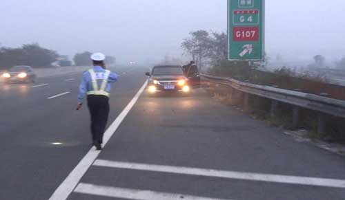 高速逆行警示，逆行行为危害大，安全驾驶需警惕