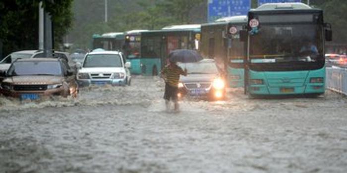 当前哪里正在下大暴雨？